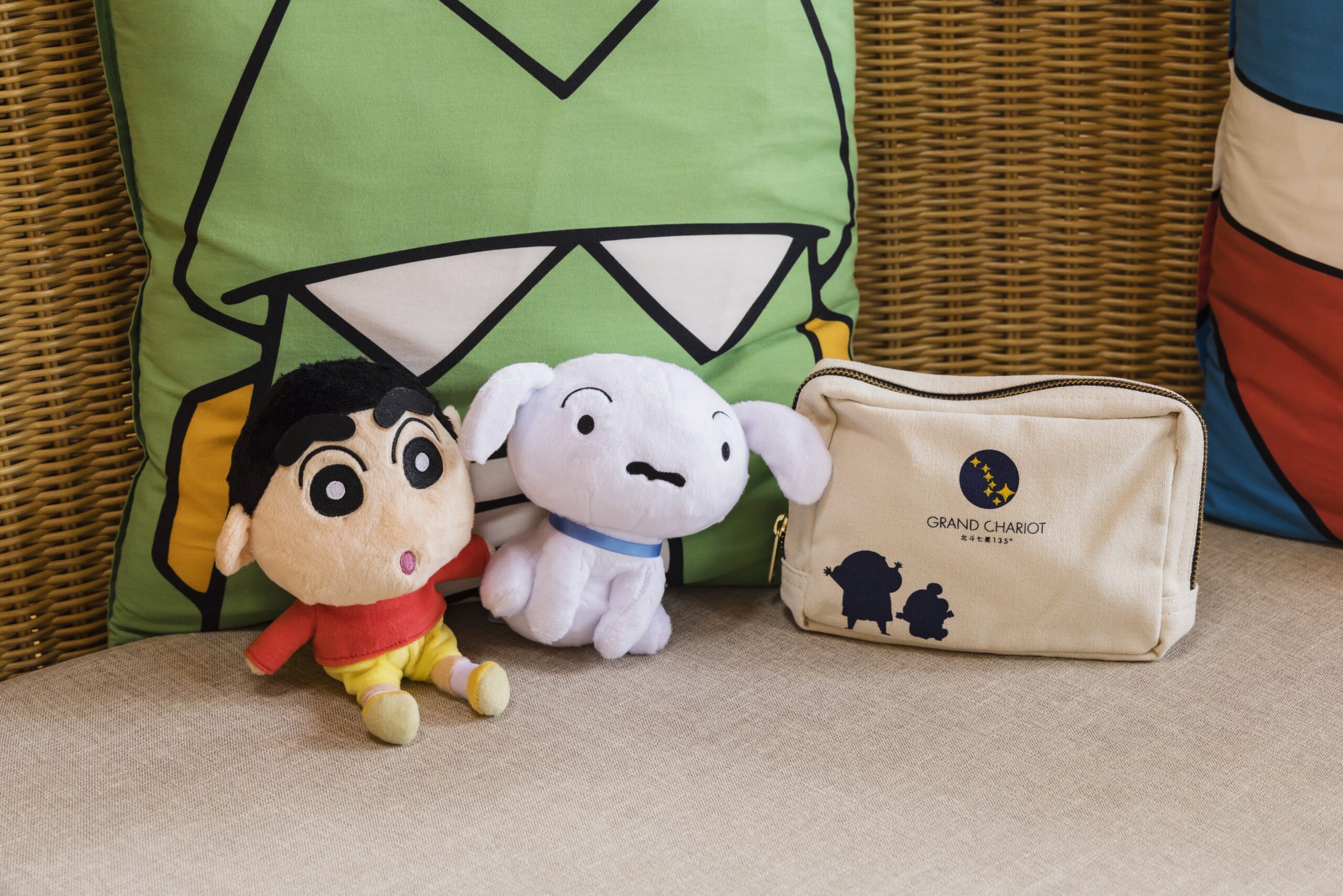 クレヨンしんちゃん　ニジゲンノモリ　グランシャリオ　ポーチ クレヨンしんちゃん ニジゲンノモリ グランシャリオ ポーチ